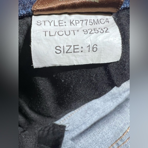 Kut from the Kloth Catherine Slim Boyfriend Jeans - Picture 5 of 9